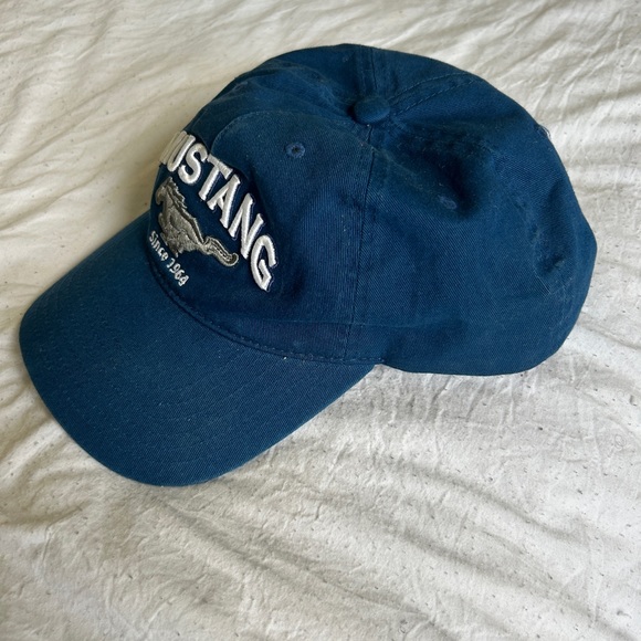Mustang Hat - Picture 2 of 3